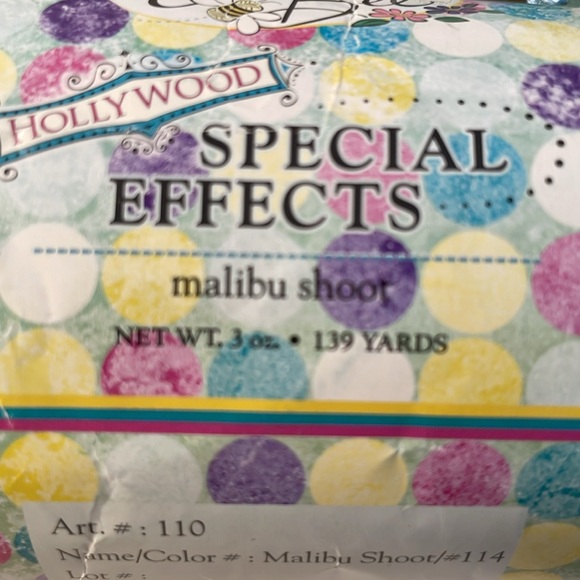 Yarn Bee Hollywood Special Effects Yarn 2 Skeins in Malibu Shoot - Picture 3 of 4